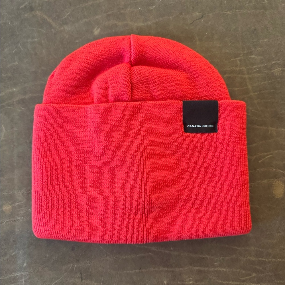 Canada Goose NWT Ladies Ranger Toque Red